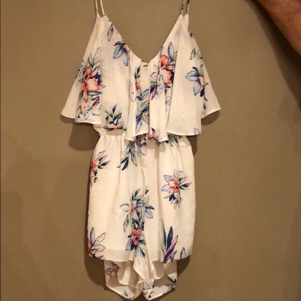 Floral romper!🌸🌺🌼